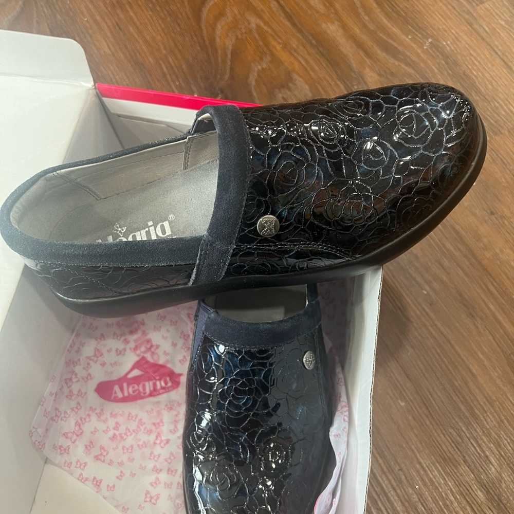 Worn Once Excellent Condition In Box - image 2